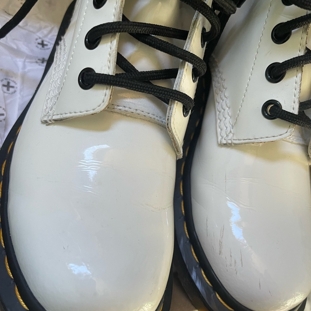 Dr. Martens 1460 Patent Leather Women's Lace-up Shiny  Doc Martens White - Picture 5 of 15